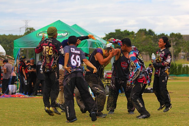 网传视频浙江U20全运会输球后被球迷训话，王钰栋摇头离开